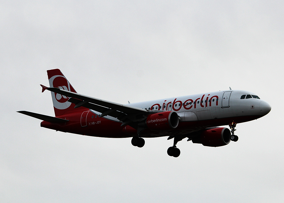 Air Berlin(Belair) A 319-112 HB-JOY bei der Landung in Berlin-Tegel am 13.02.2014