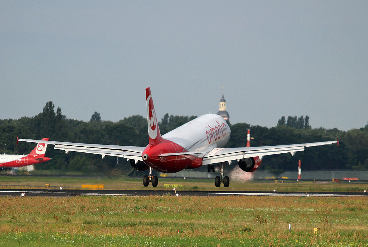 Air Berlin(Belair), Airbus A 320-214, HB-IOP, TXL, 05.08.2017