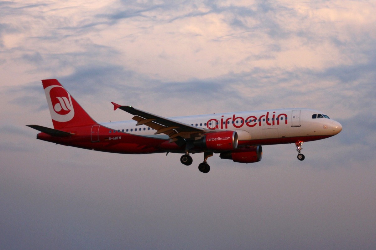 Air Berlin,D-ABFN,(c/n4510),Airbus A320-214,16.09.2013,HAM-EDDH,Hamburg,Germany