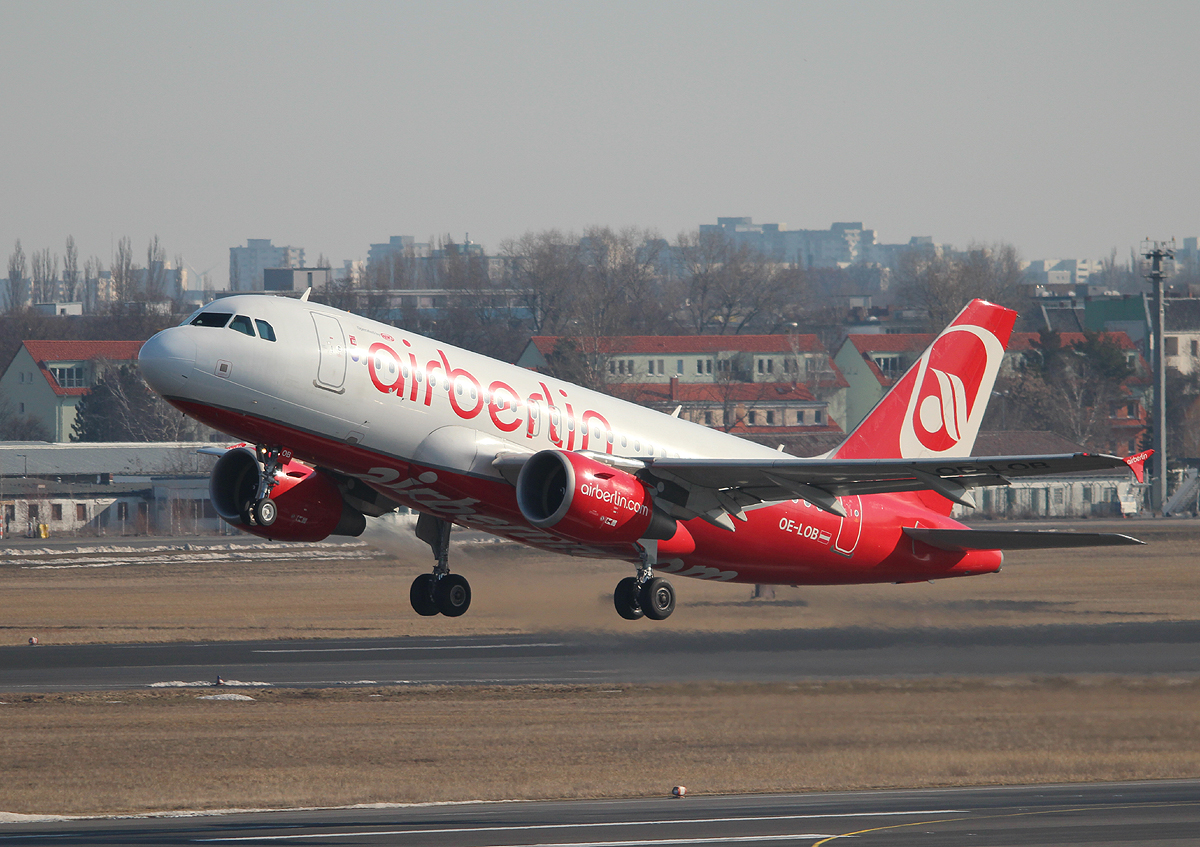 Air Berlin(Niki) A 319-112 OE-LOB beim Start in Berlin-Tegel am 07.04.2013