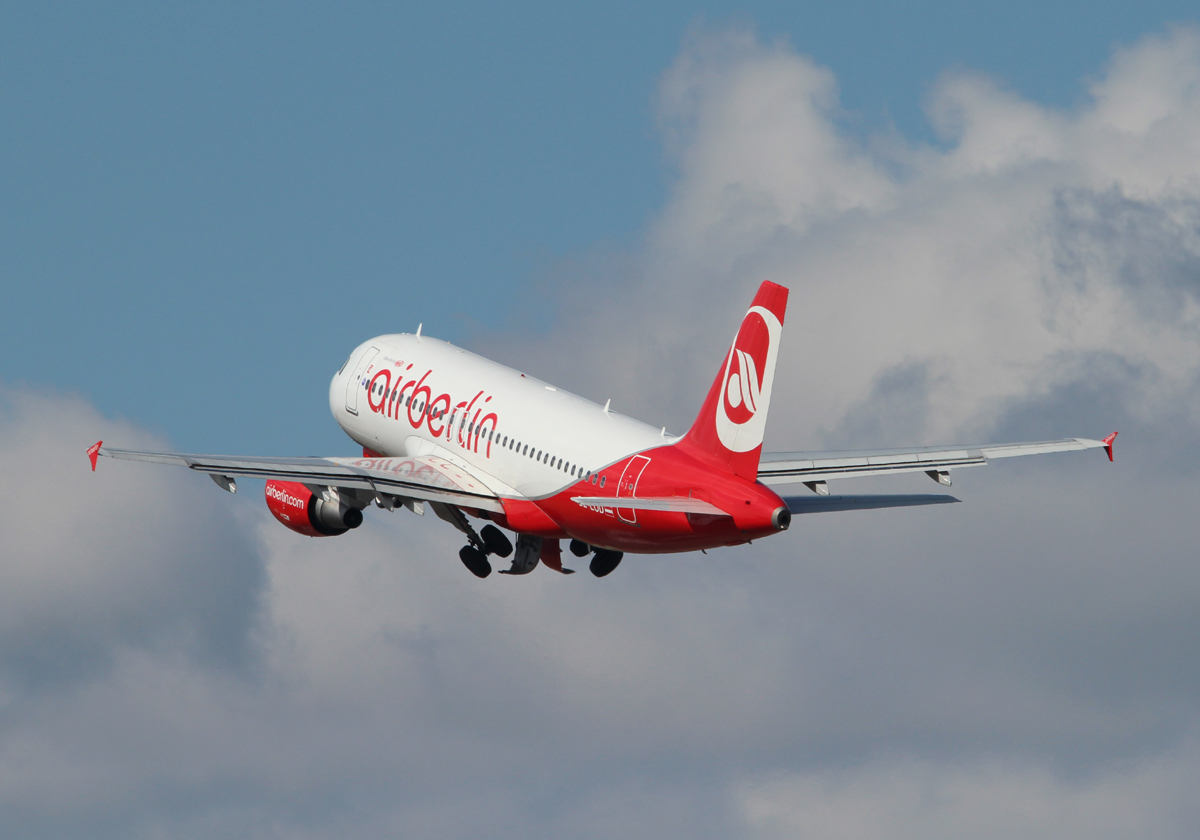 Air Berlin(Niki) A 319-112 OE-LOD beim Start in Berlin-Tegel am 07.04.2013