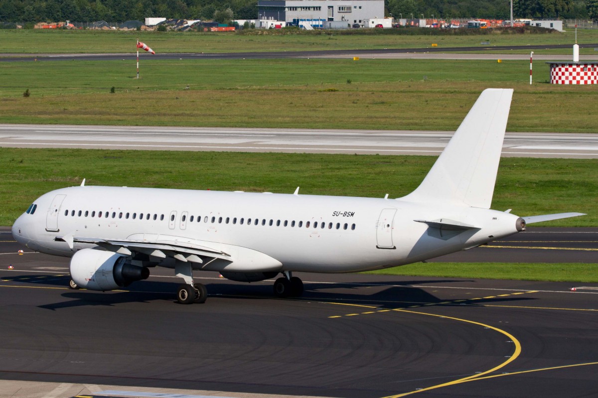 Air Cairo (SM-MSC), SU-BSM, Airbus, A 320-214 (ohne Titel, weiße Lkrg.), 22.08.2015, DUS-EDDL, Düsseldorf, Germany