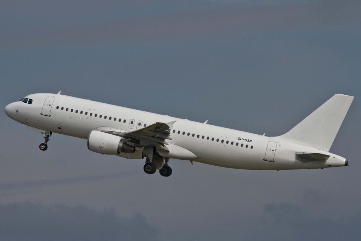 Air Cairo (SM-MSC), SU-BSN, Airbus, A 320-214 (ohne Titel, weiße Lkrg.), 27.06.2015, DUS-EDDL, Düsseldorf, Germany
