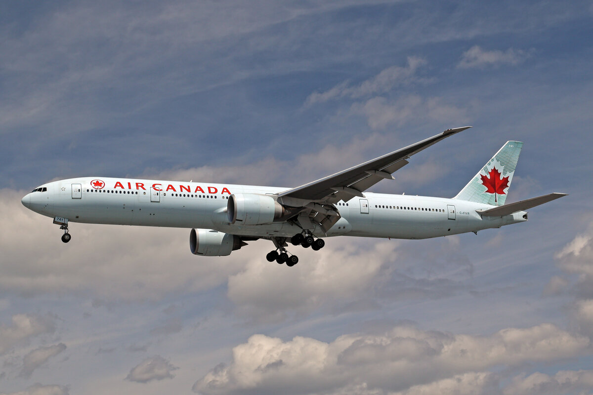 Air Canada, C-FIVR, Boeing B777-333ER, msn: 35241/763, 06.Juli 2023, LHR London Heathrow, United Kingdom.