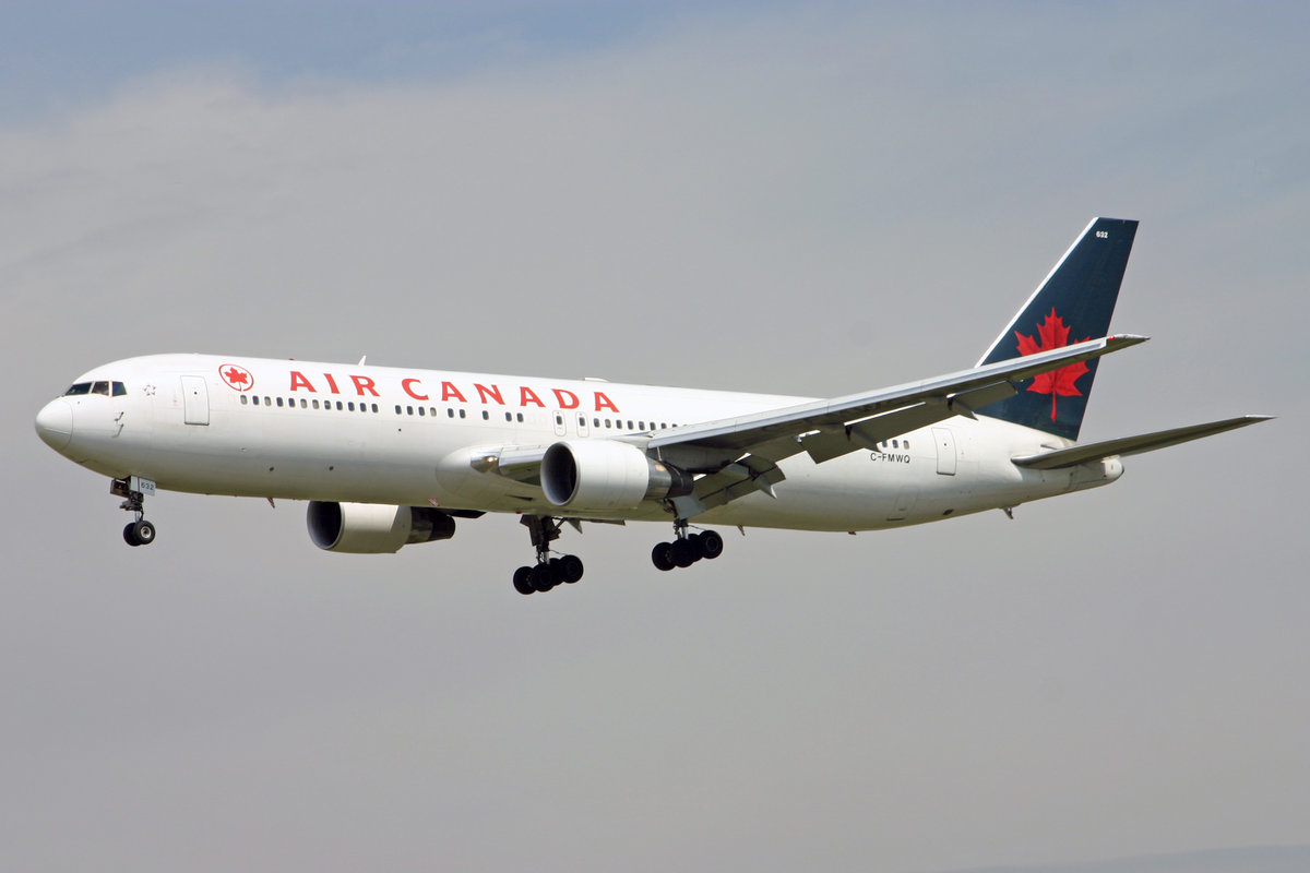 Air Canada, C-FMWQ, Boeing 767-333ER, msn: 25584/596, 20.Mai 2005, FRA Frankfurt, Germany.