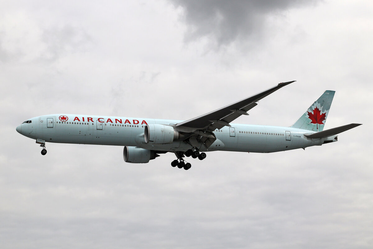 Air Canada, C-FRAM, Boeing B777-333ER, msn: 35250/726, 06.Juli 2023, LHR London Heathrow, United Kingdom.