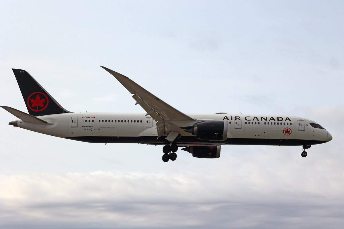 Air Canada, C-FSBV, Boeing B787-9, msn: 37182/617, 04.Juli 2023, LHR London Heathrow, United Kingdom.