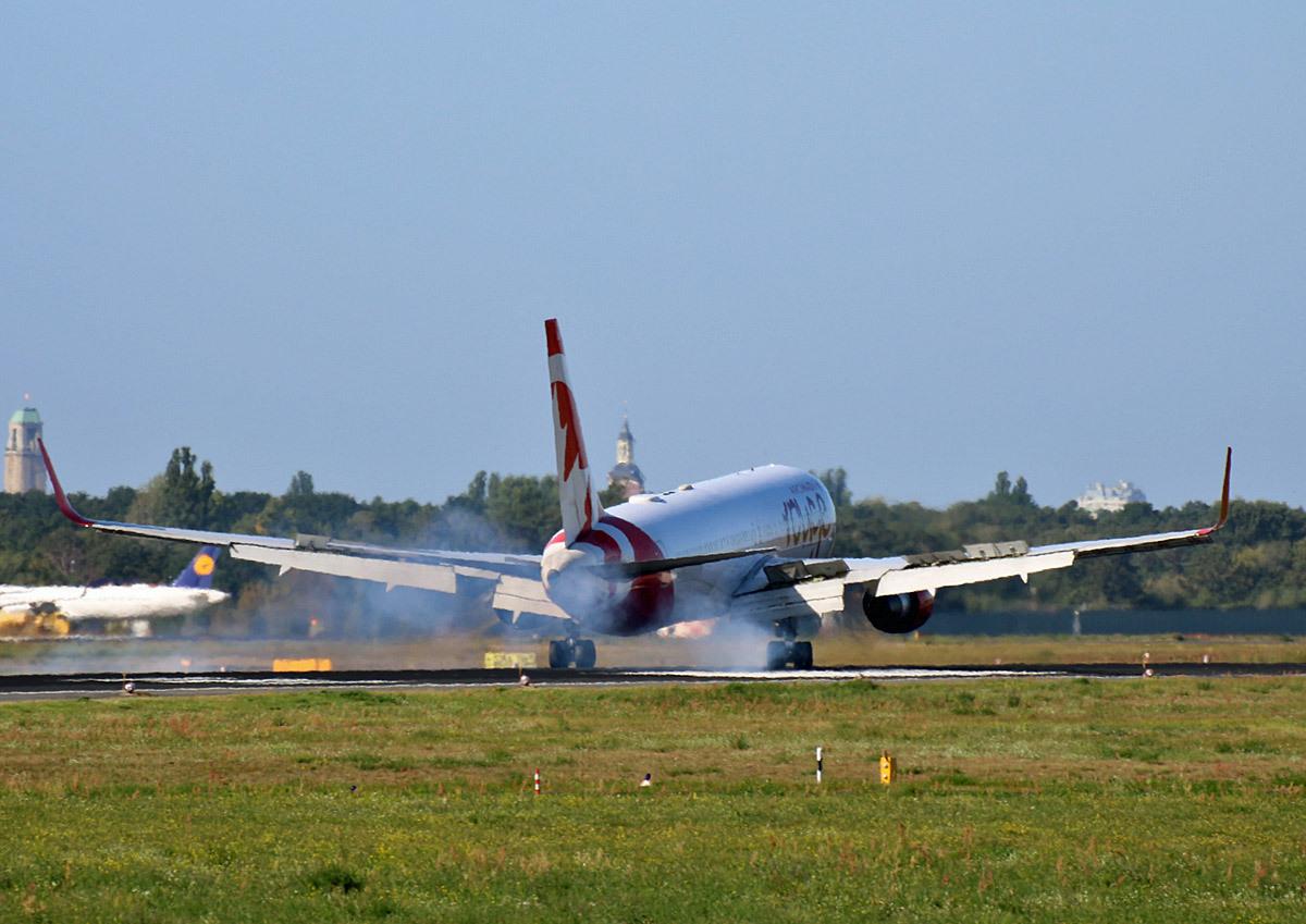 Air Canada Rouge, Boeing B 767-333(ER), C-FMWY, TXL, 06.09.2019