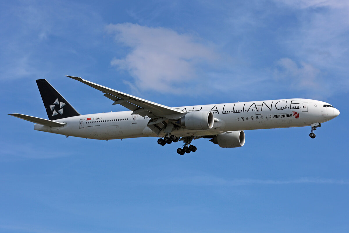 Air China, B-2032, Boeing B777-39LER, msn: 38671/1032, 06.Juli 2023, LHR London Heathrow, United Kingdom.