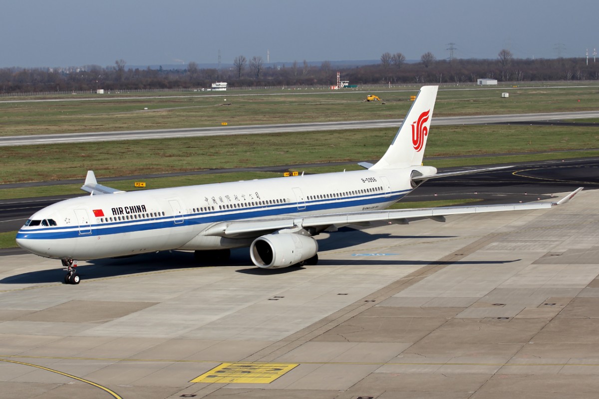 Air China B-5956 rollt zum Start in Düsseldorf 27.2.2016