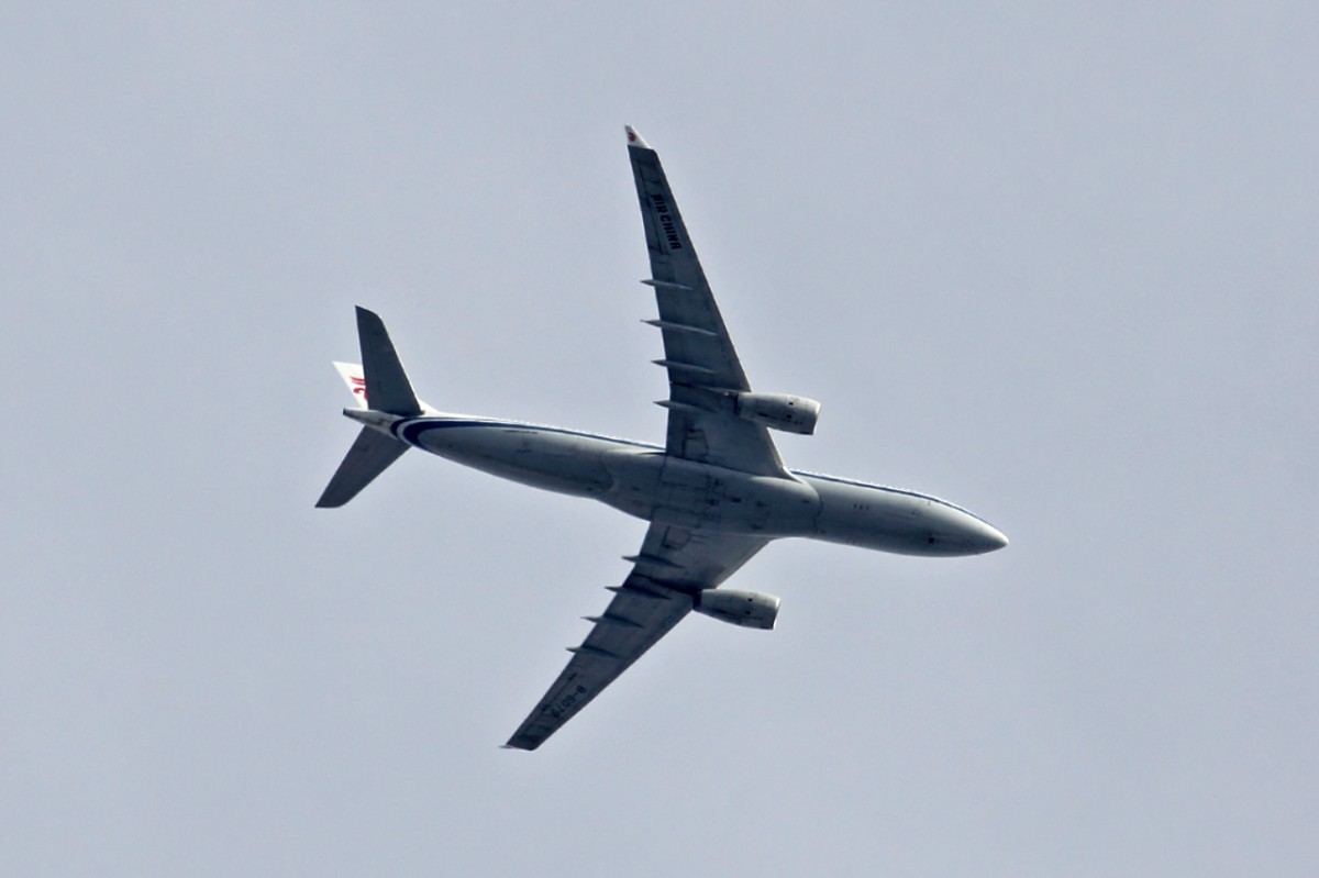 Air China B-6079 über Recklinghausen im Landeanflug auf den Düsseldorfer Flughafen 25.5.2014