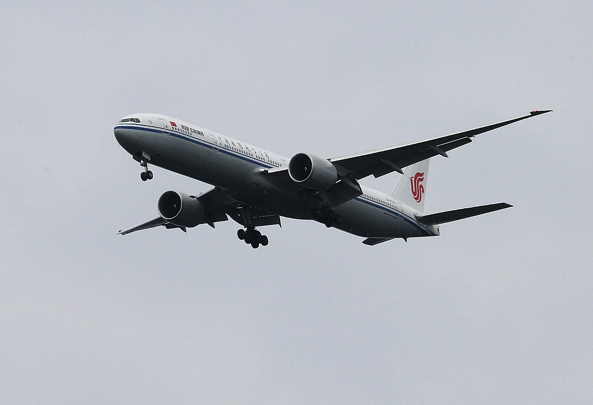 Air China B 777-39L(ER) B-2088 bei der Landung in Frankfurt am 10.06.2013