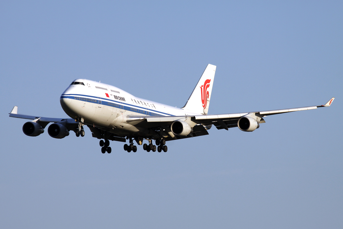 Air China B747-400 B-2443 im Anflug auf 01 in PEK / ZBAA / Peking 26.08.2014