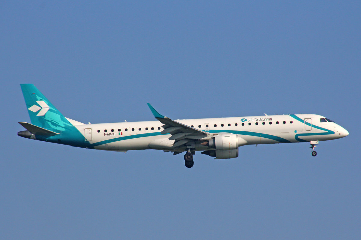 Air Dolomiti, I-ADJO, Embraer ERJ-195LR,  Traviata , 25.September 2016, MUC München, Germany.
