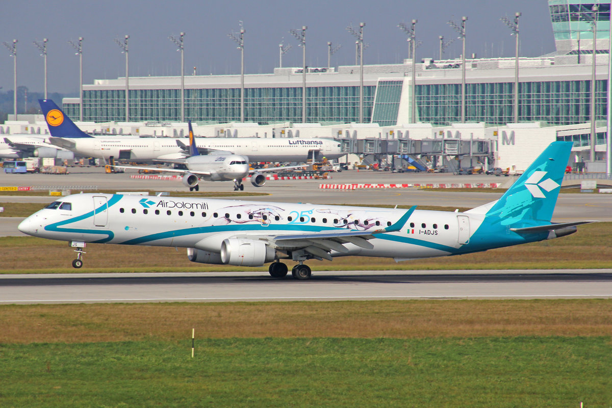Air Dolomiti, I-ADJS, Embraer ERJ-195LR,  Guglielmo Tell , 25.September 2016, MUC München, Germany. Mit  25 Jahre  Spezialbemalung.
