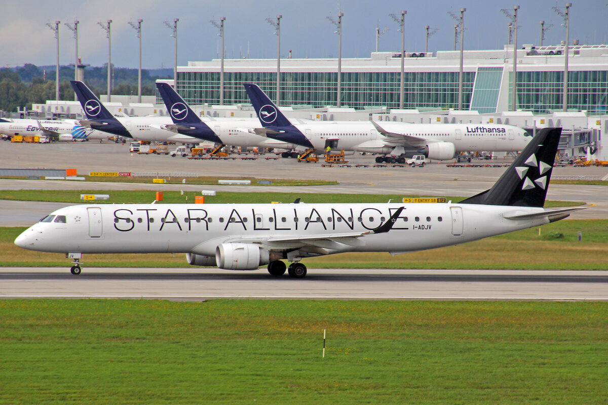 Air Dolomiti, I-ADJV, Embraer ERJ-195AR, msn: 19000308, 10.September 2022, MUC München, Germany.