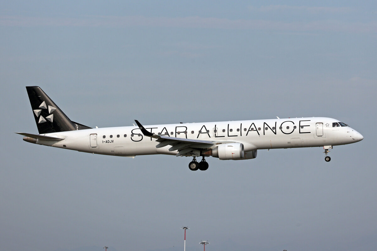 Air Dolomiti, I-ADJV, Embraer ERJ-195AR, msn: 19000308, 29.Juni 2026, MXP Milano Malpensa, Italy.