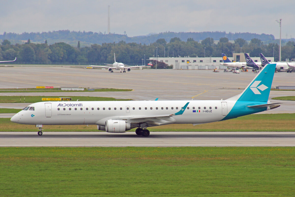 Air Dolomiti, I-ADJZ, Embraer ERJ-195LR, msn: 19000316, 11.September 2022, MUC München, Germany.