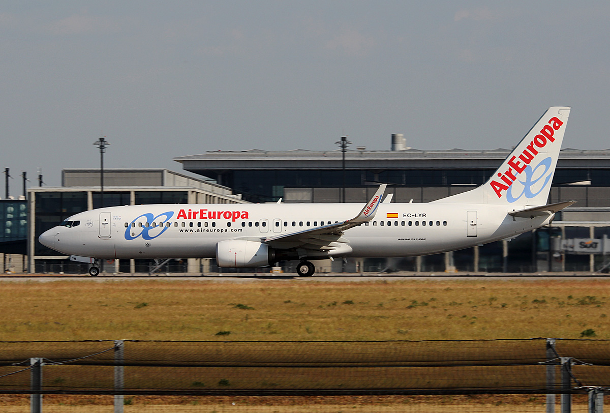 Air Europa B 737-85P EC-LYR beim Start in Berlin-Schnefeld(BER) am 06.06.2015 (Uefa CL-Finale 2015)