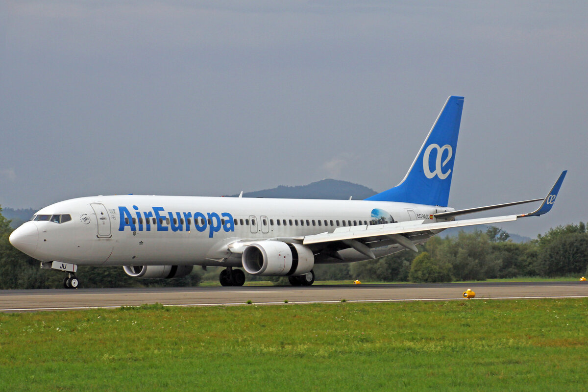 Air Europa, EC-MJU, Boeing, B737-85P, msn: 60584/5964, Sticker: Argentina Iguazú Falls, 26.September 2021, ZRH Zürich, Switzerland.