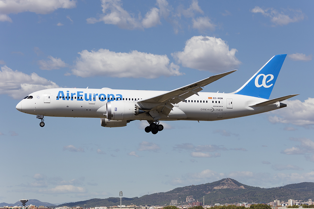 Air Europa, EC-MOM, Boeing, B787-8 Dreamliner, 10.09.2017, BCN, Barcelona, Spain 




