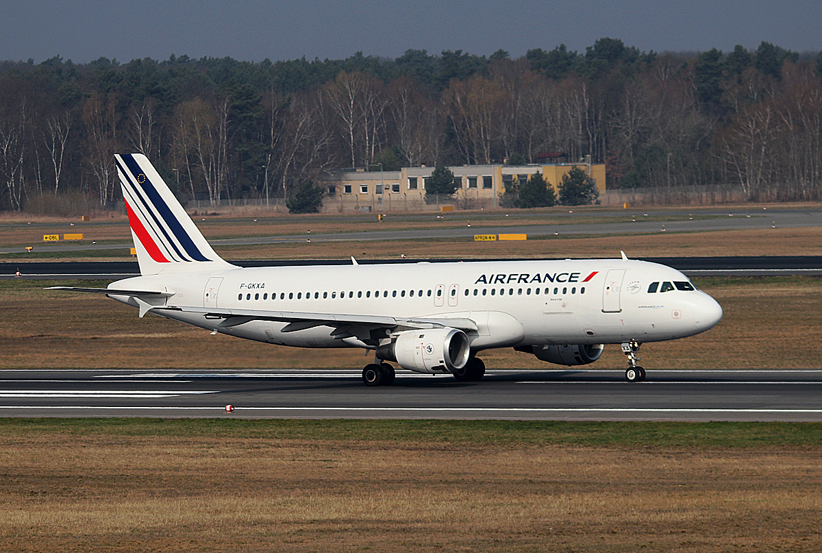 Air France A 320-211 F-GKXA beim Start in Berlin-Tegel am 29.03.2014