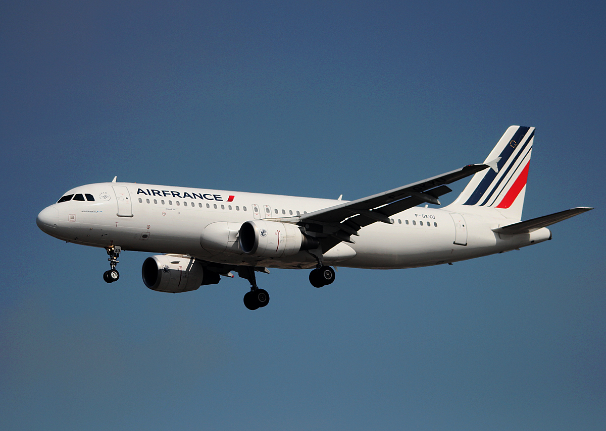 Air France A 320-214 F-GKXU bei der Landung in Berlin-Tegel am 12.04.2014