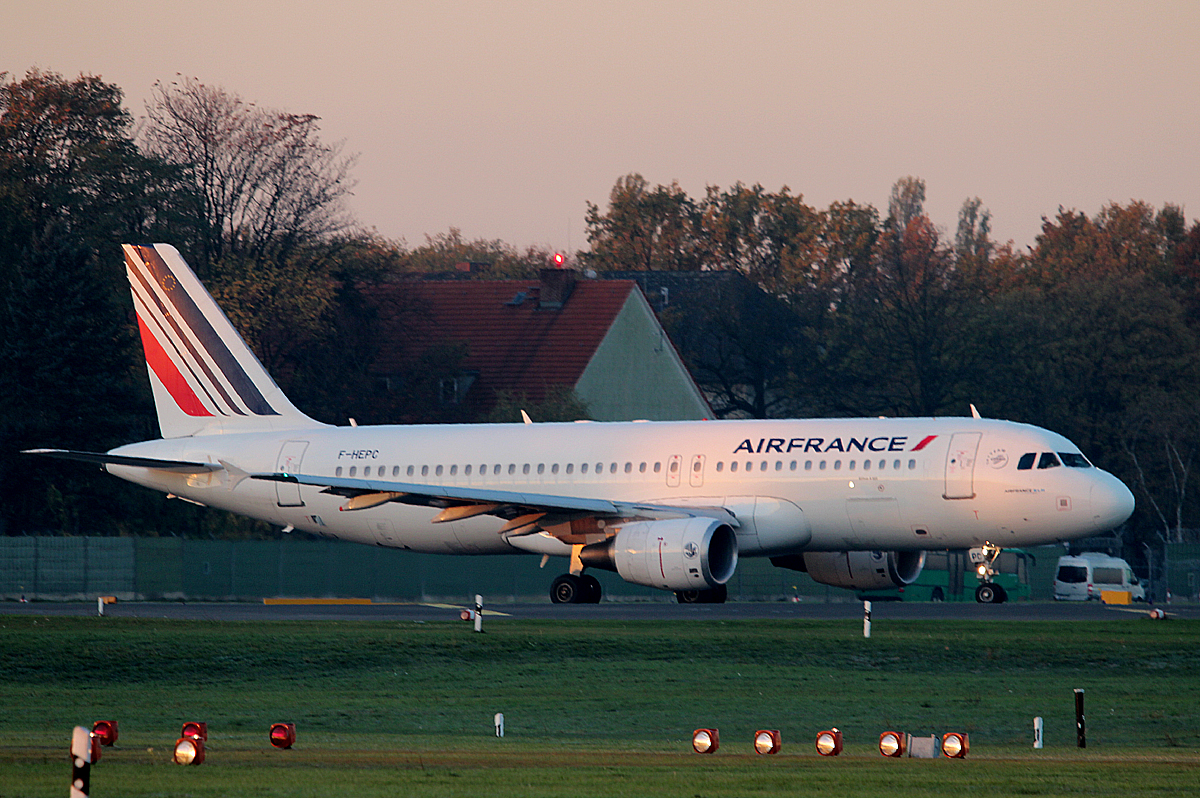 Air France A 320-214 F-HEPC kurz vor dem Start in Berlin-Tegel am 31.10.2013