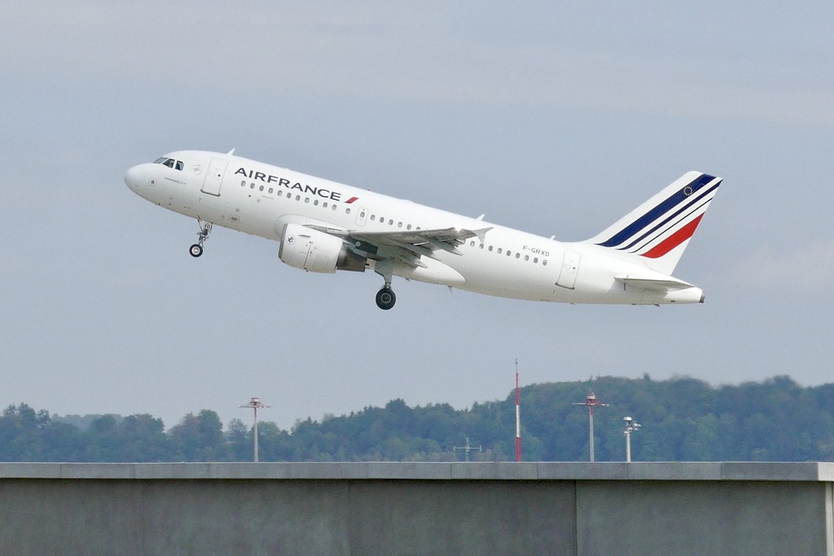 Air France A319-111 F-GRXD beim Start nach Paris, am 15.9.18 in Zürich. 