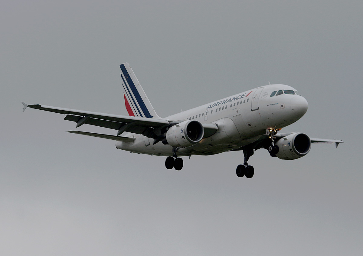 Air France, Airbus A 318-111, F-GUGE, TXL, 07.05.2017