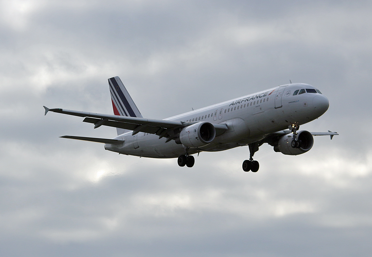 Air France, Airbus A 320-214, F-GKXT, TXL, 12.09.2017