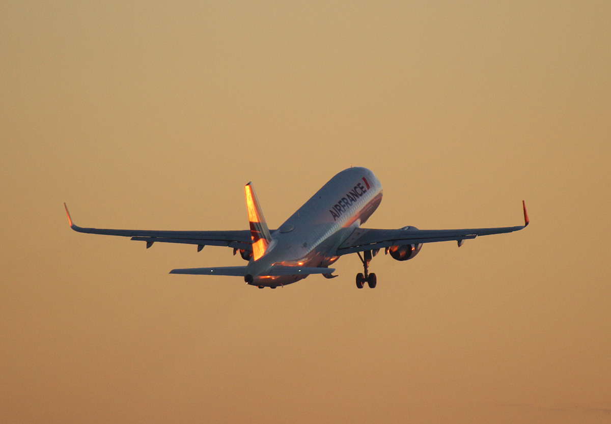 Air France, Airbus A 320-214, F-HEPF, BER, 08.03.2022