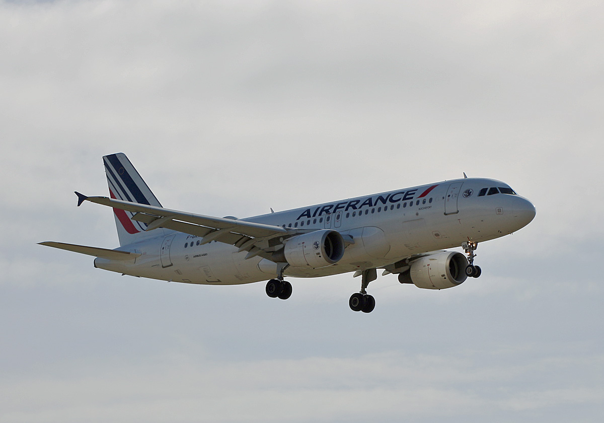 Air France, Airbus A 320-214, F-GKXR, BER, 08.10.2022