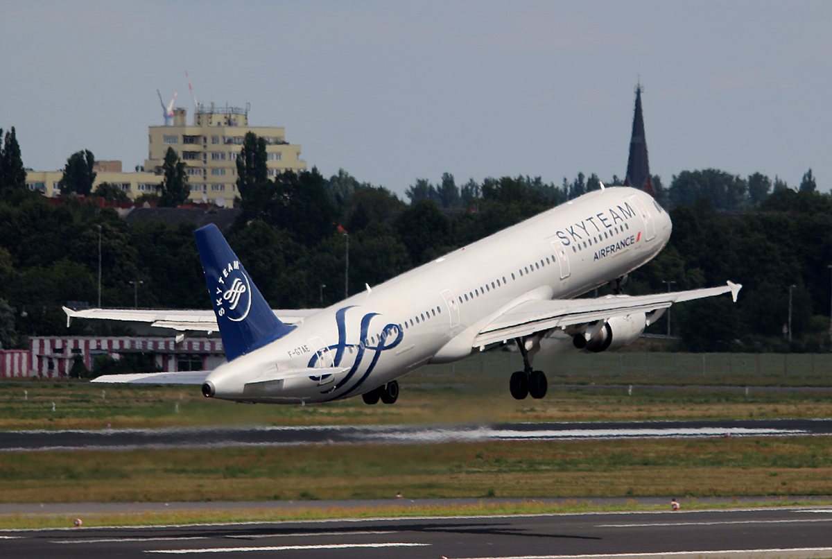 Air France, Airbus A 321-212, F-GTAE, TXL, 20.07.2016