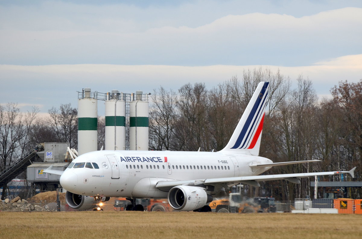 Air France Airbus A318 F-GUGC am Airport Hamburg Helmut Schmidt aufgenommen am 11.03.18