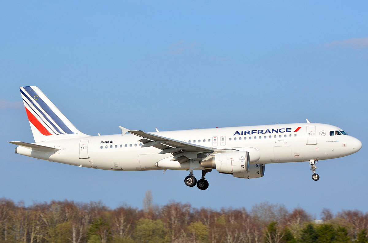 Air France Airbus A320 F-GKXI bei der Landung in Hamburg Fuhlsbüttel am 02.04.16