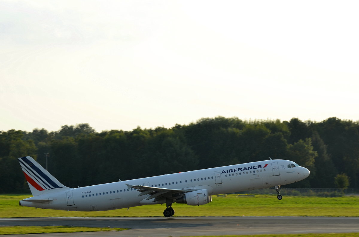 Air France Airbus A321 F-GTAT beim Start in Hamburg Fuhlsbüttel Helmut Schmidt am 28.08.17