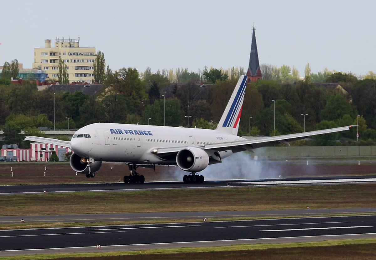 Air France, Boeing B 777-229(ER), F-GSPR, TXL, 04.05.2016