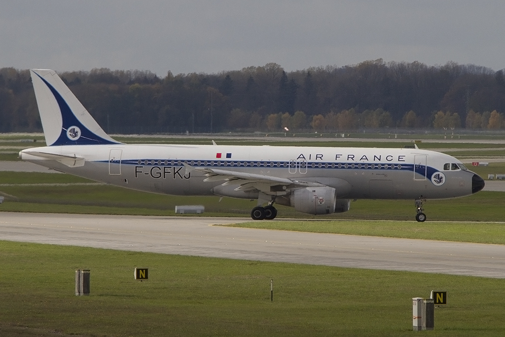 Air France, F-GFKJ, Airbus, A320-211, 29.10.2013, MUC, München, Germany 



