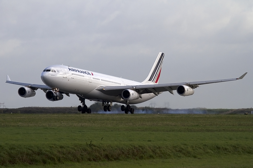 Air France, F-GLZM, Airbus, A340-313X, 23.10.2013, CDG, Paris, France





