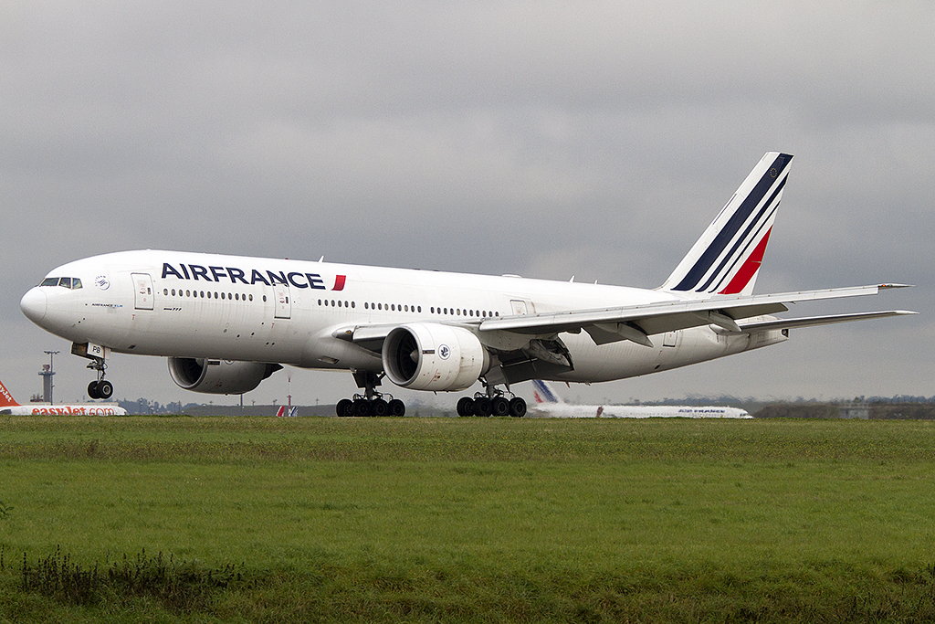 Air France, F-GSPB, Boeing, B777-228ER, 20.10.2013, CDG, Paris, France





