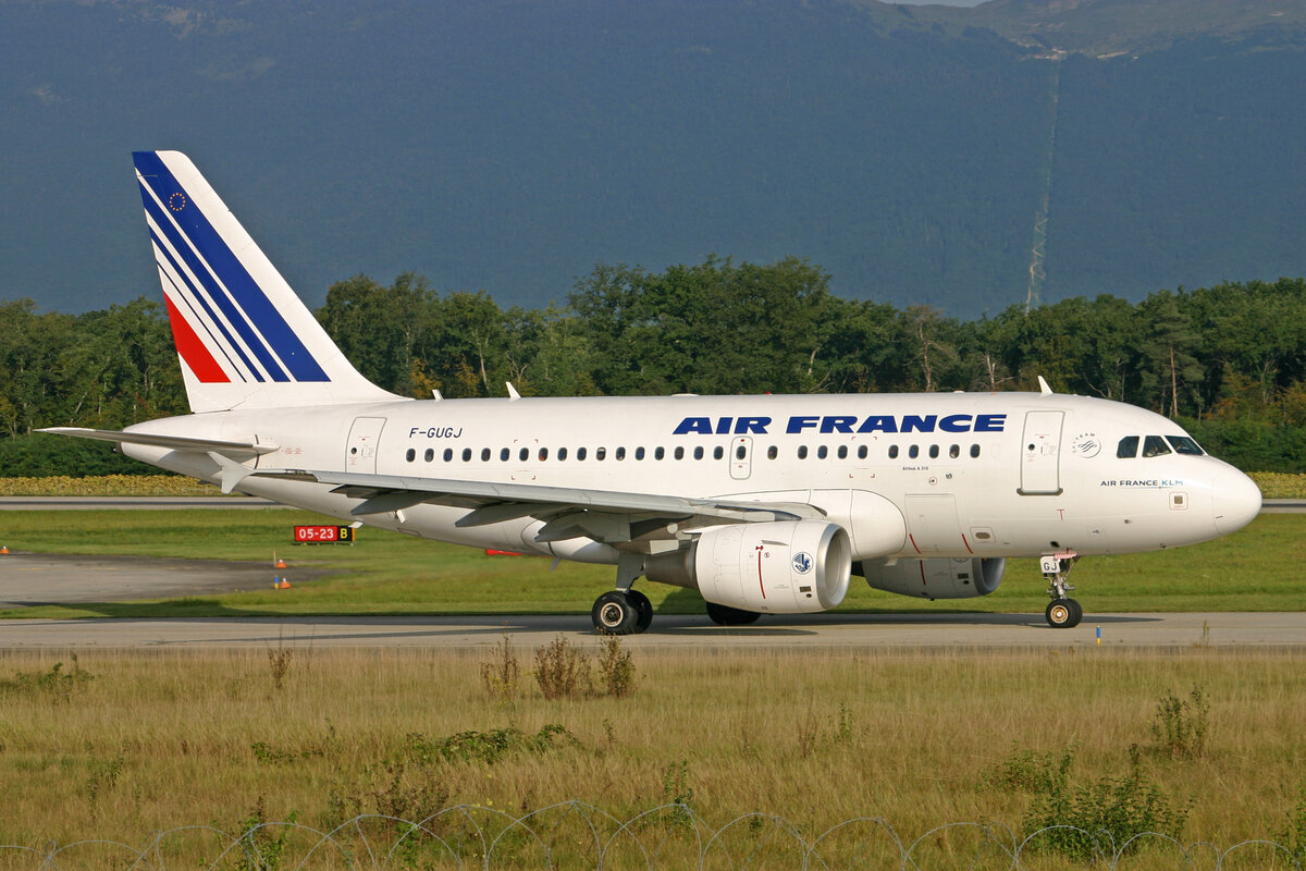 Air France, F-GUGJ, Airbus A318-111, msn: 2582, 01.September 2007, GVA Genève, Switzerland.