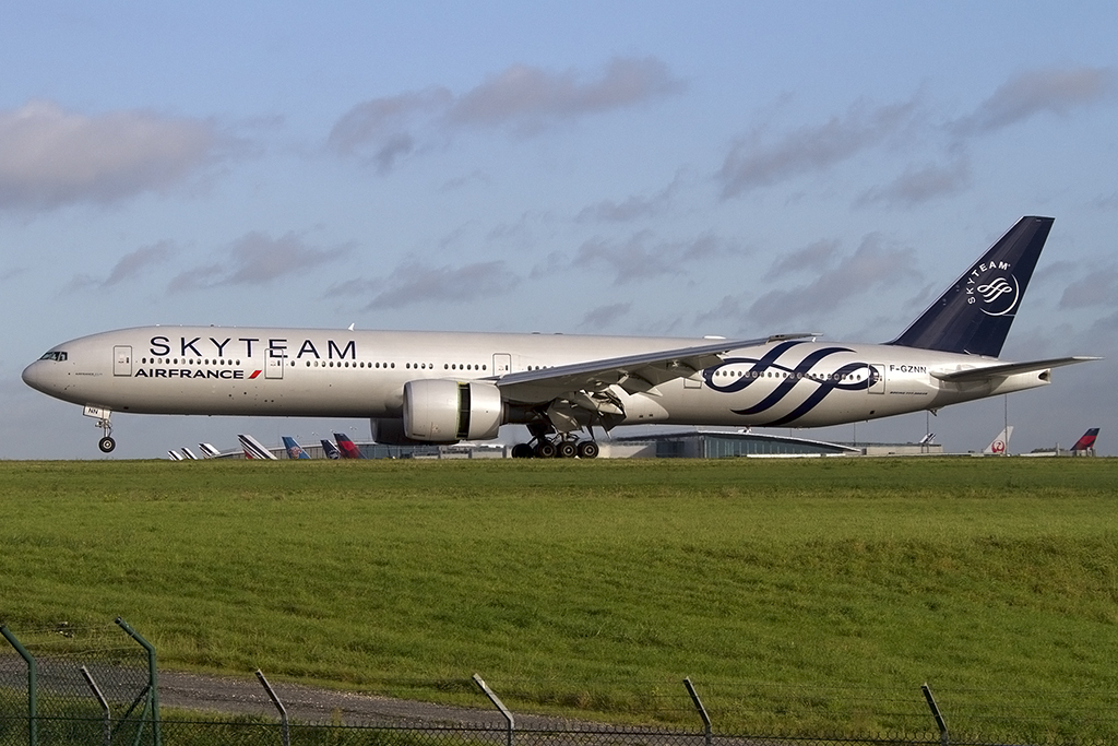 Air France, F-GZNN, Boeing, B777-328ER, 23.10.2013, CDG, Paris, France 





