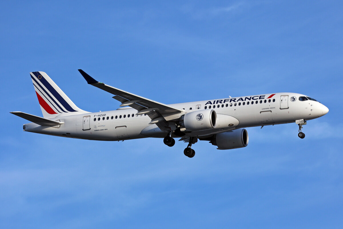 Air France, F-HZUD, Airbus A220-371, msn: 55141,  Lesparre-Medoc , 06.Juli 2023, LHR London Heathrow, United Kingdom.