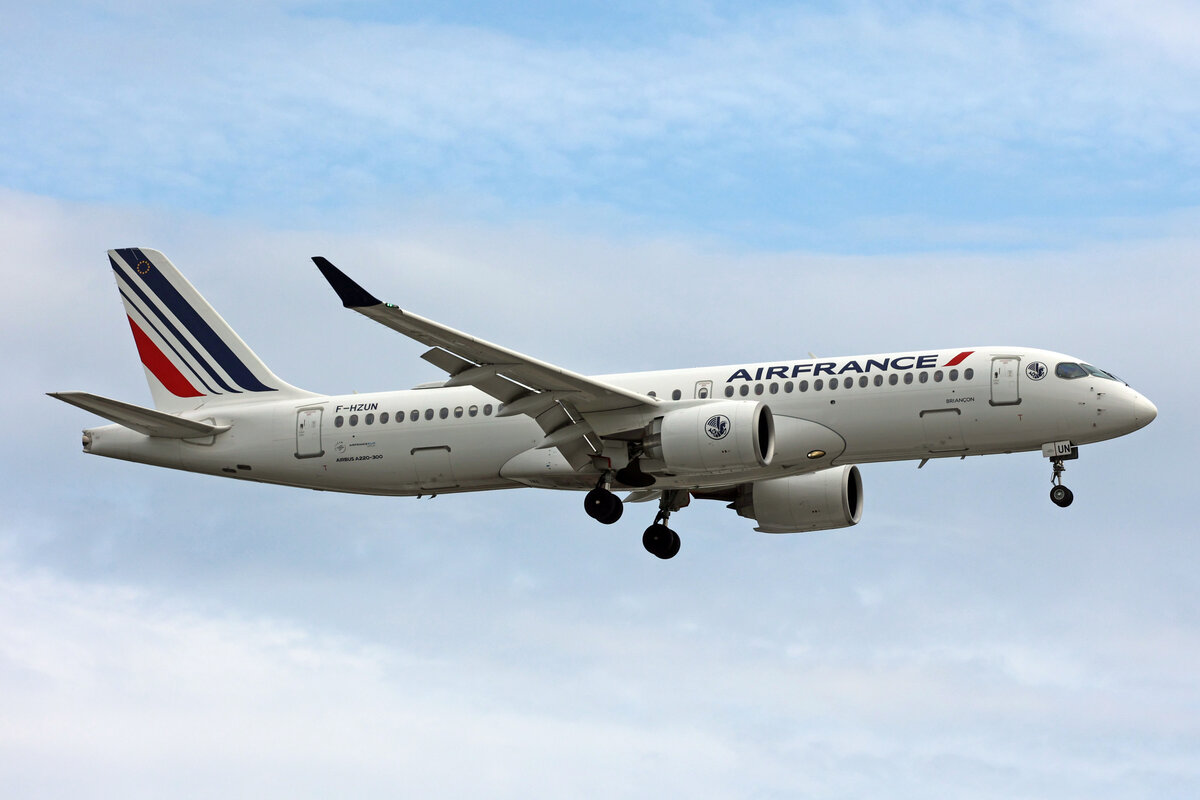 Air France, F-HZUN, Airbus A220-371, msn: 55187,  Briançon , 03.Juli 2023, LHR London Heathrow, United Kingdom.