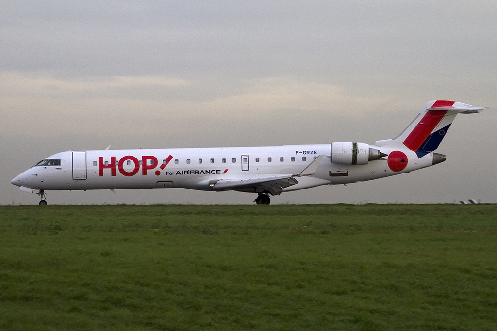 Air France - hop, F-GRZE, Bombardier, CRJ-700, 21.10.2013, CDG, Paris, France 



