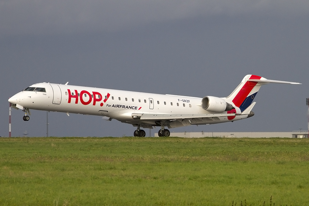 Air France - hop, F-GRZF, Bombardier, CRJ-700, 20.10.2013, CDG, Paris, France 



