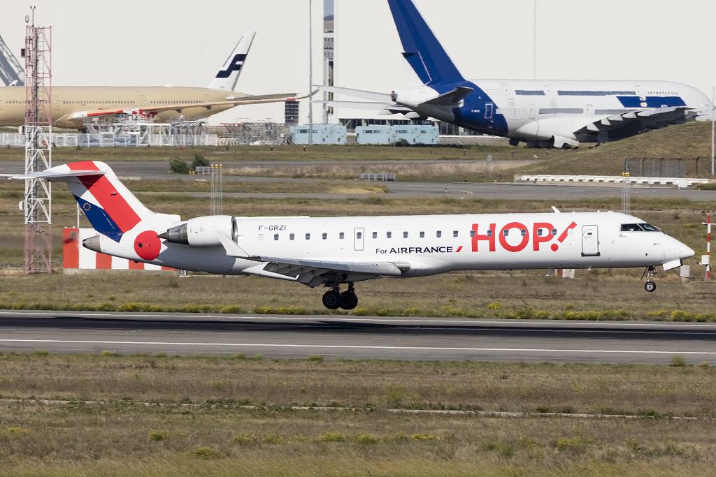 Air-France - HOP!, F-GRZI, Bombardier, CRJ-700, 29.09.2015, TLS, Toulouse, France 



