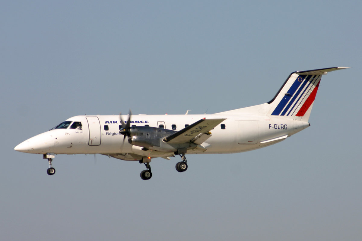 Air France (Oprated by Régional), F-GLRG, Embraer EMB-120RT, msn: 149, 22.April 2005, ZRH Zürich, Switzerland.