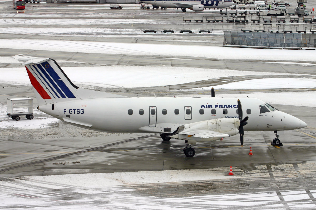Air France (Oprated by Régional), F-GTSG, Embraer EMB-120RT, msn: 087, 24.Januar 2005, ZRH Zürich, Switzerland.